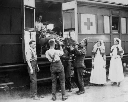ambulance-train-with-nurses-iwm.jpg